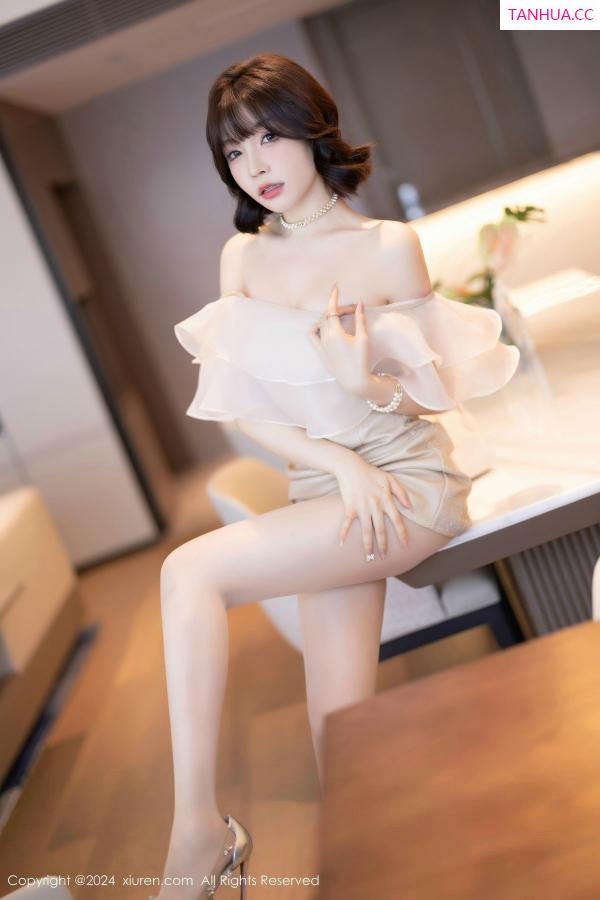 陈芝 芝芝Booty [XiuRen]高清写真图 2024.07.25 No.8917 徐莉芝Booty 丝袜美腿第24张图片